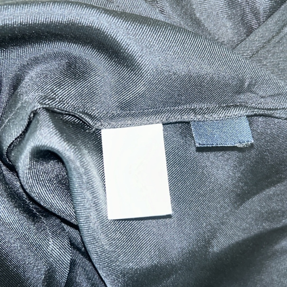 Banana Republic: 100% Black, Silk Top: Size 4 - Picture 7 of 7